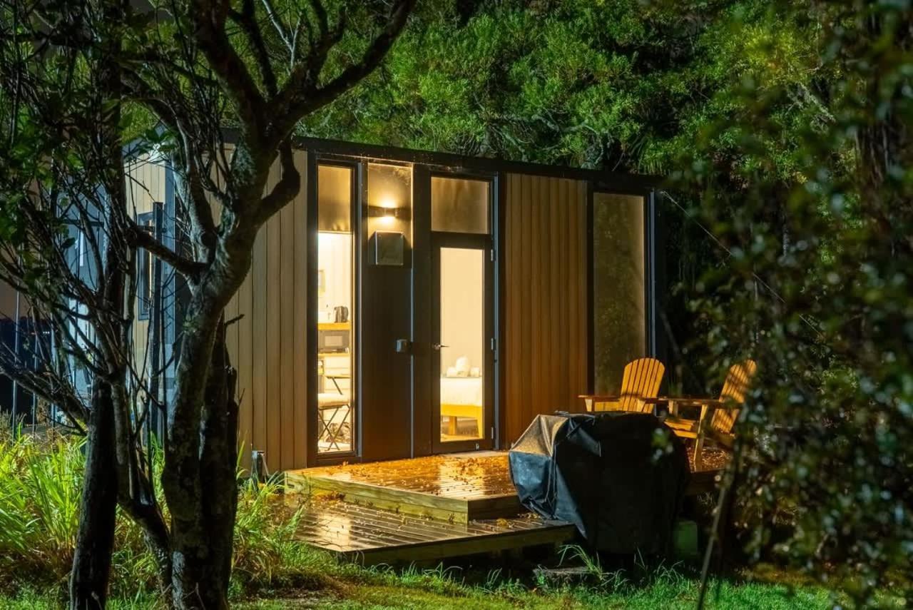 Вилла The Kauri Getaway By Tiny Away Waitoki Экстерьер фото