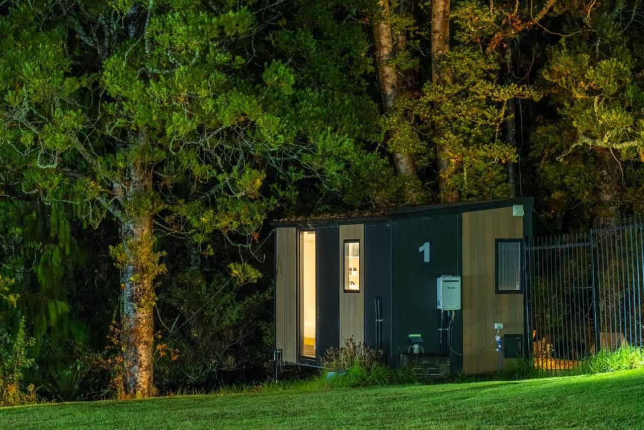 Вилла The Kauri Getaway By Tiny Away Waitoki Экстерьер фото